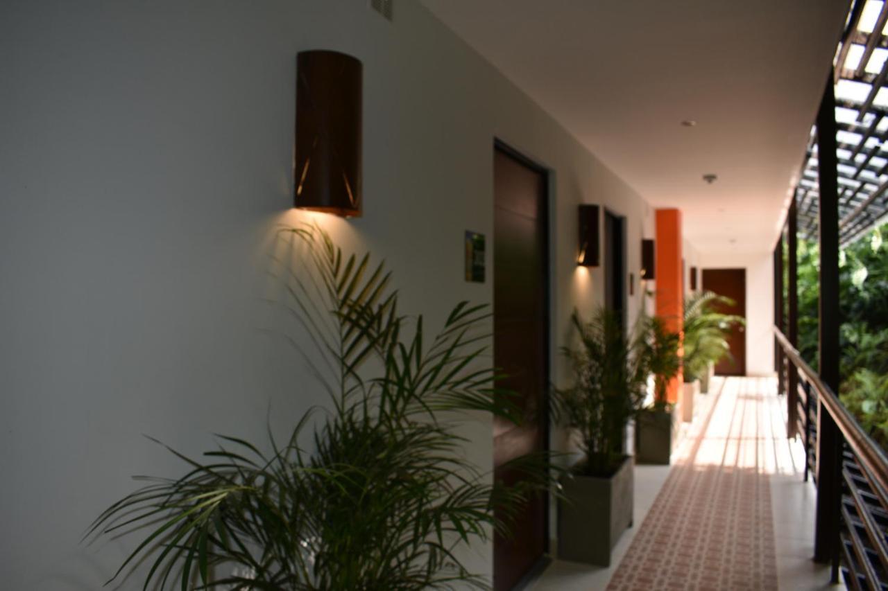 Hotel Bambu Inn Σαλέντο Εξωτερικό φωτογραφία